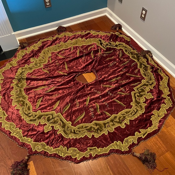 Velvet tasseled and beaded tree skirt from Neiman Marcusthe weight is 6.5lbs